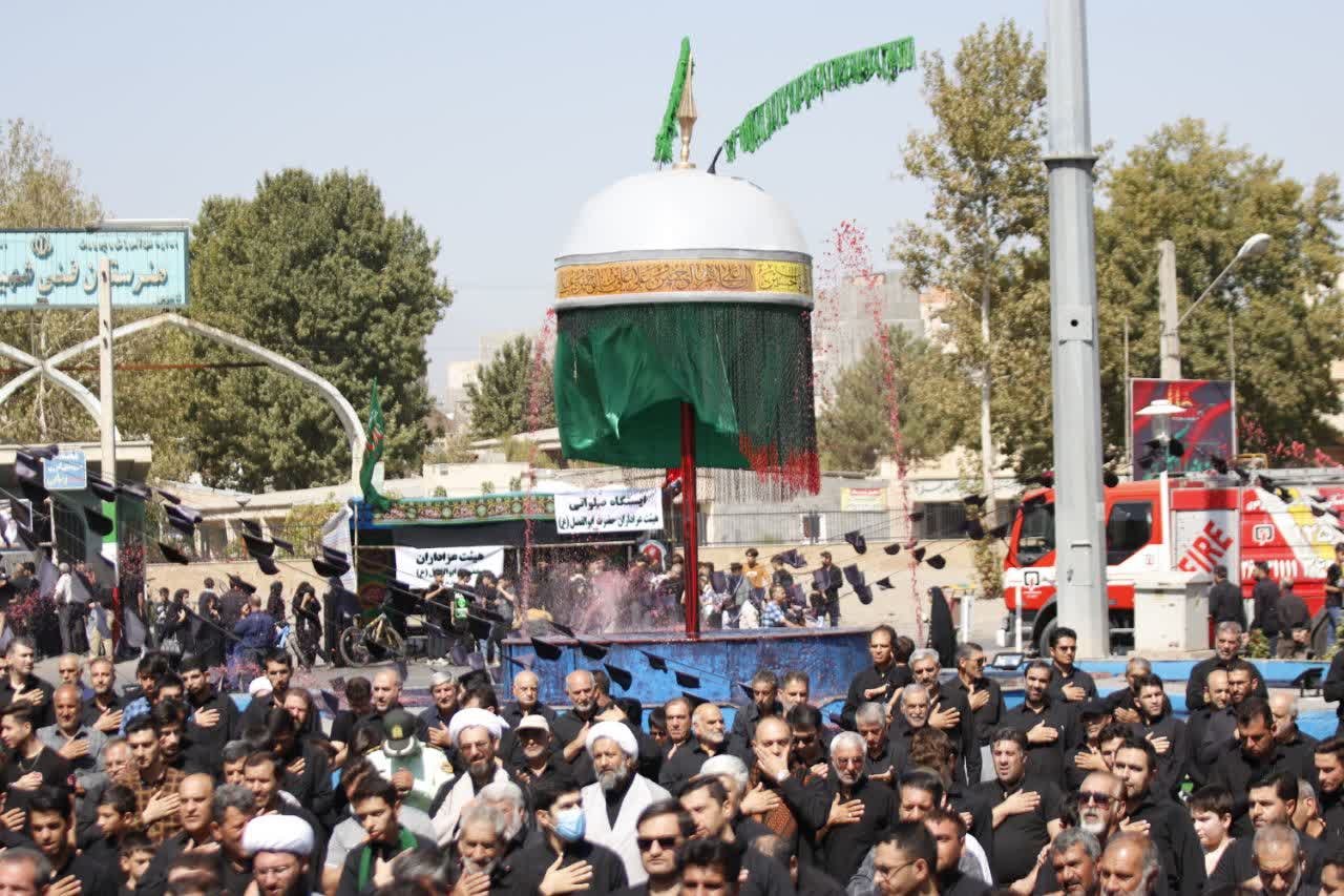 تجمع عظیم عزاداران اربعین حسینی در میدان شیخ نوایی خوی برگزار شد