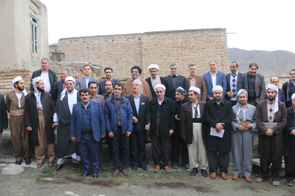 دیدار امام جمعه و دکتر تیموری معاون سیاسی، امنیتی و اجتماعی فرماندارخوی با مردم روستای استران به مناسبت هفته وحدت