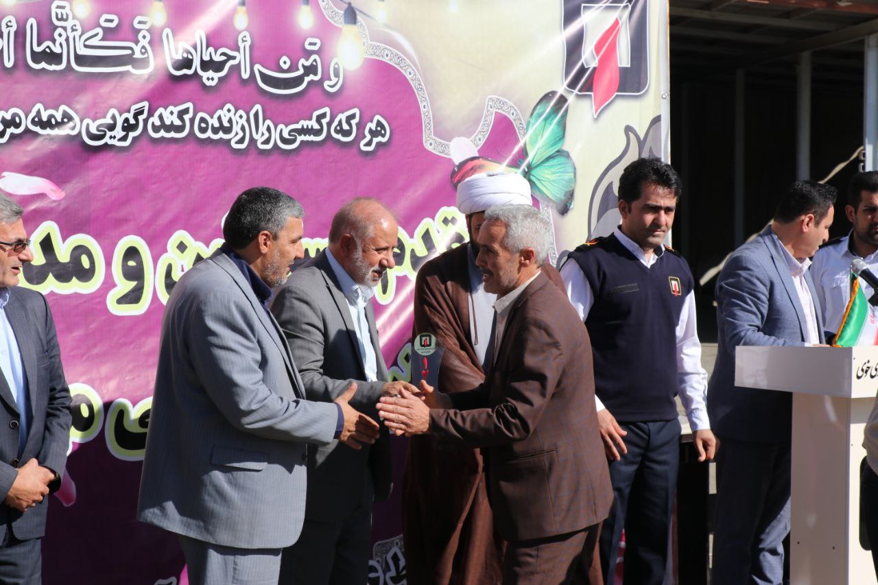 تجلیل از آتش نشانان خویی