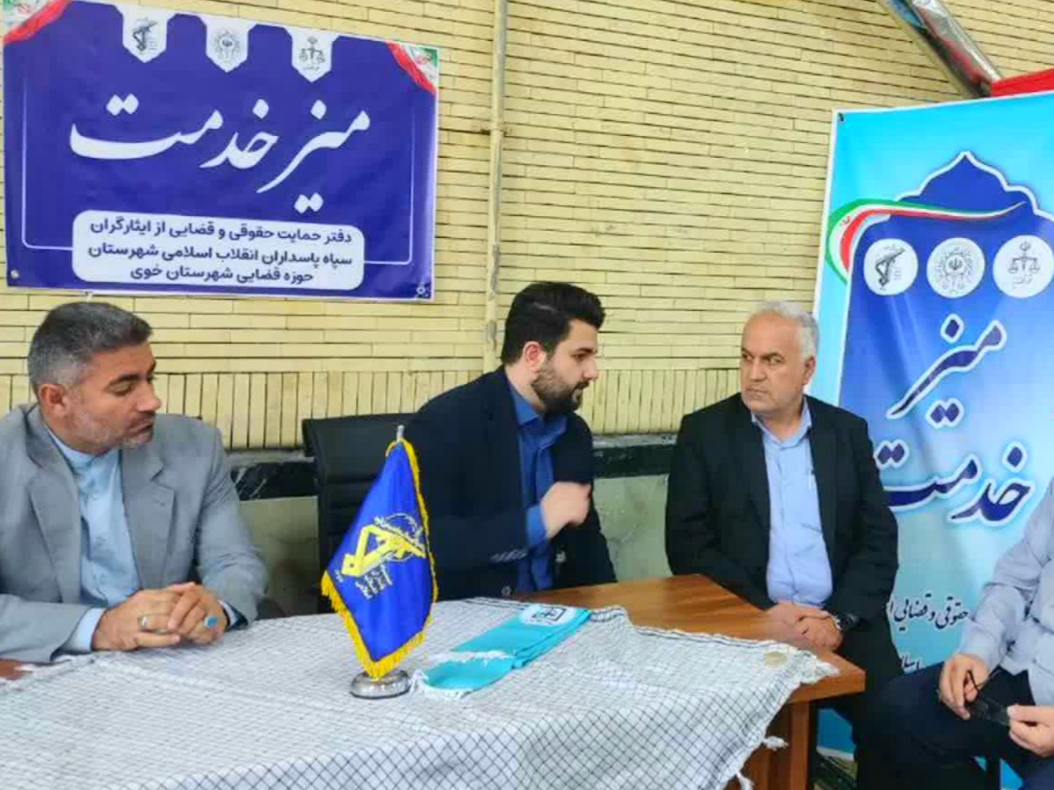 برپایی میز خدمت به مناسبت هفته شهدای خدمت