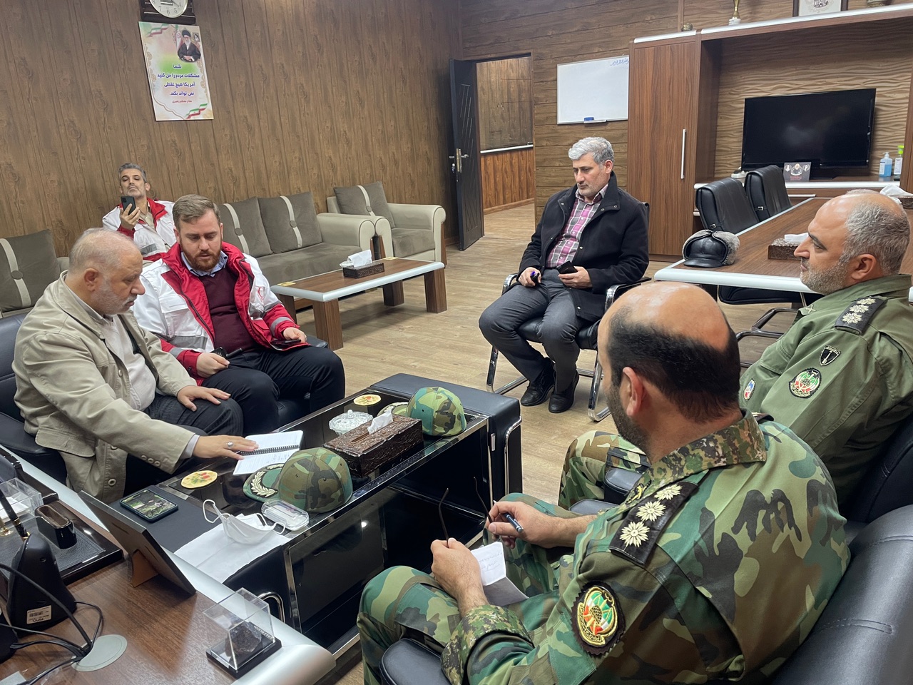 اعزام 30 تیم واکنش سریع هلال احمر به منطقه زلزلهزده خوی