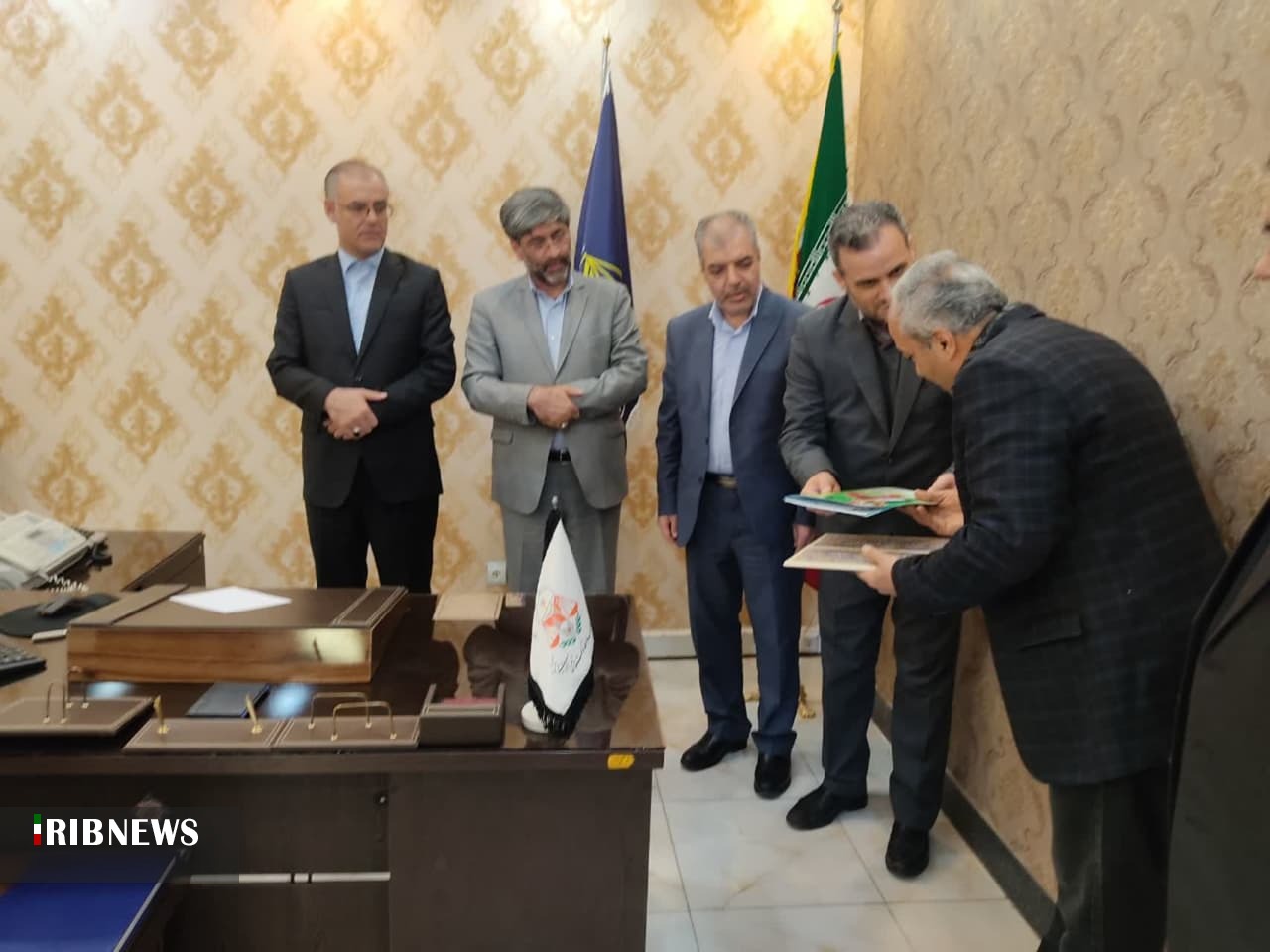آزادی 5 زندانی جرائم مالی به همت خانوداه شهید رضاپور