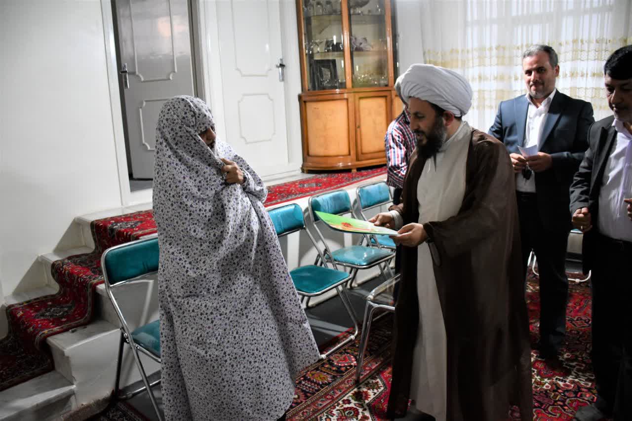 دیدار امام جمعه و معاون فرماندار خوی با خانواده های معظم شهید بختیار بهروزی و شهید حسن جنگی