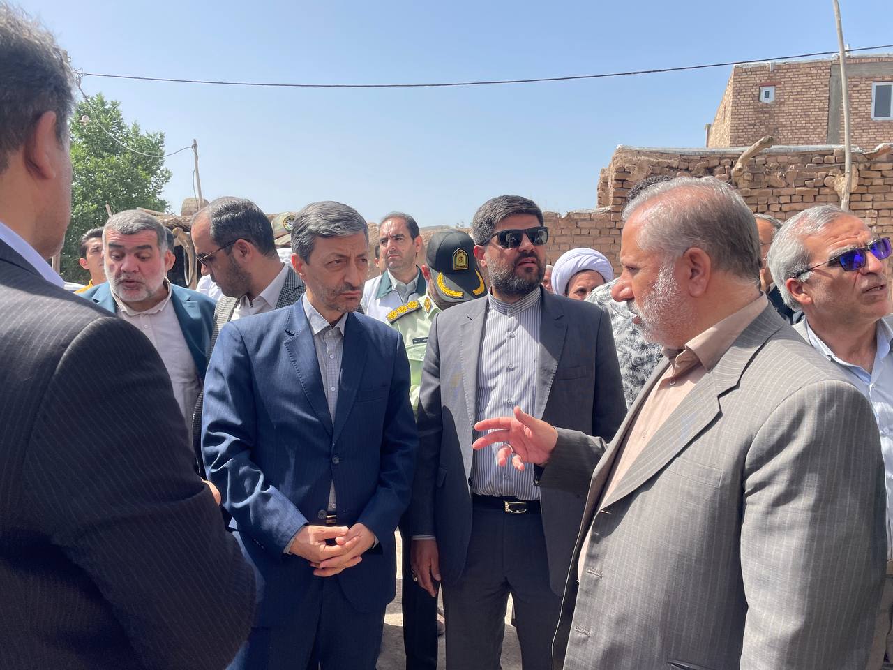 بازدید رئیس بنیاد مستضعفان از روند بازسازی مناطق زلزله شهرستان خوی