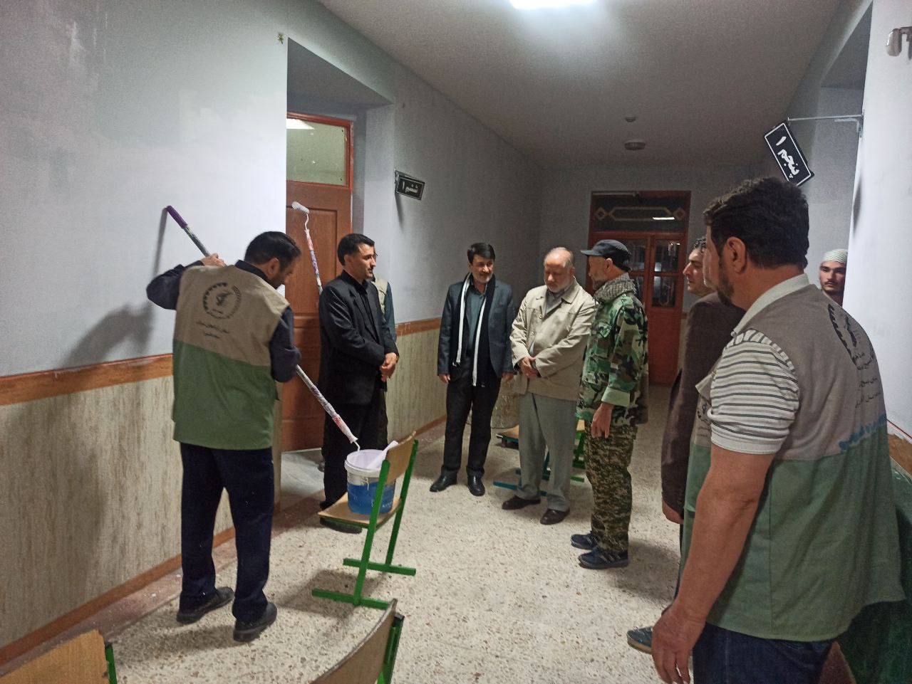 بازدید شبانه فرماندار ویژه خوی از بازسازی آموزشگاه روستای وار