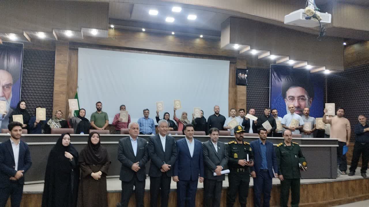 تحویل 25 قرارداد واگذاری زمین به خانوادههای خوشجمعیت در خوی