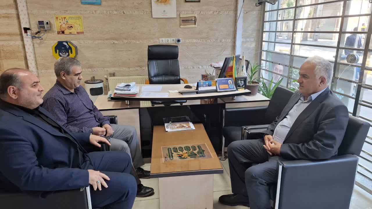 بازدید سرزده فرماندار ویژه شهرستان خوی از بانک توسعه تعاون