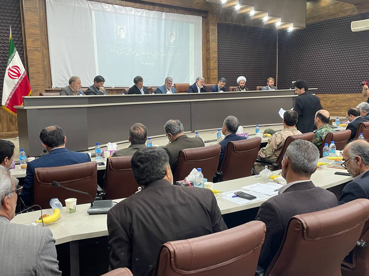 برگزاری بررسی روند بازسازی مناطق زلزله‌زده شهرستان خوی و محرومیت زدایی