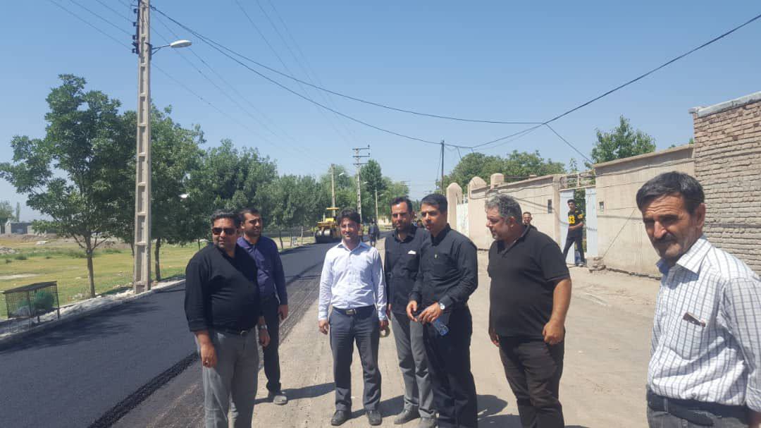 بازدید بخشدار مرکزی از پروژهای اجرایی آسفالت و زیر سازی روستای گوهران.