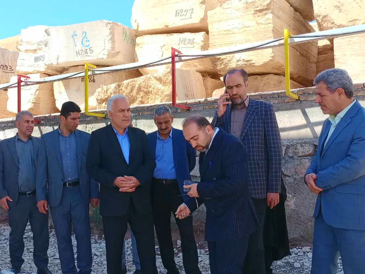 بازدید سرپرست فرمانداری از روند فعالیت کارخانه سنگ ساتراپ سنگ آرسس