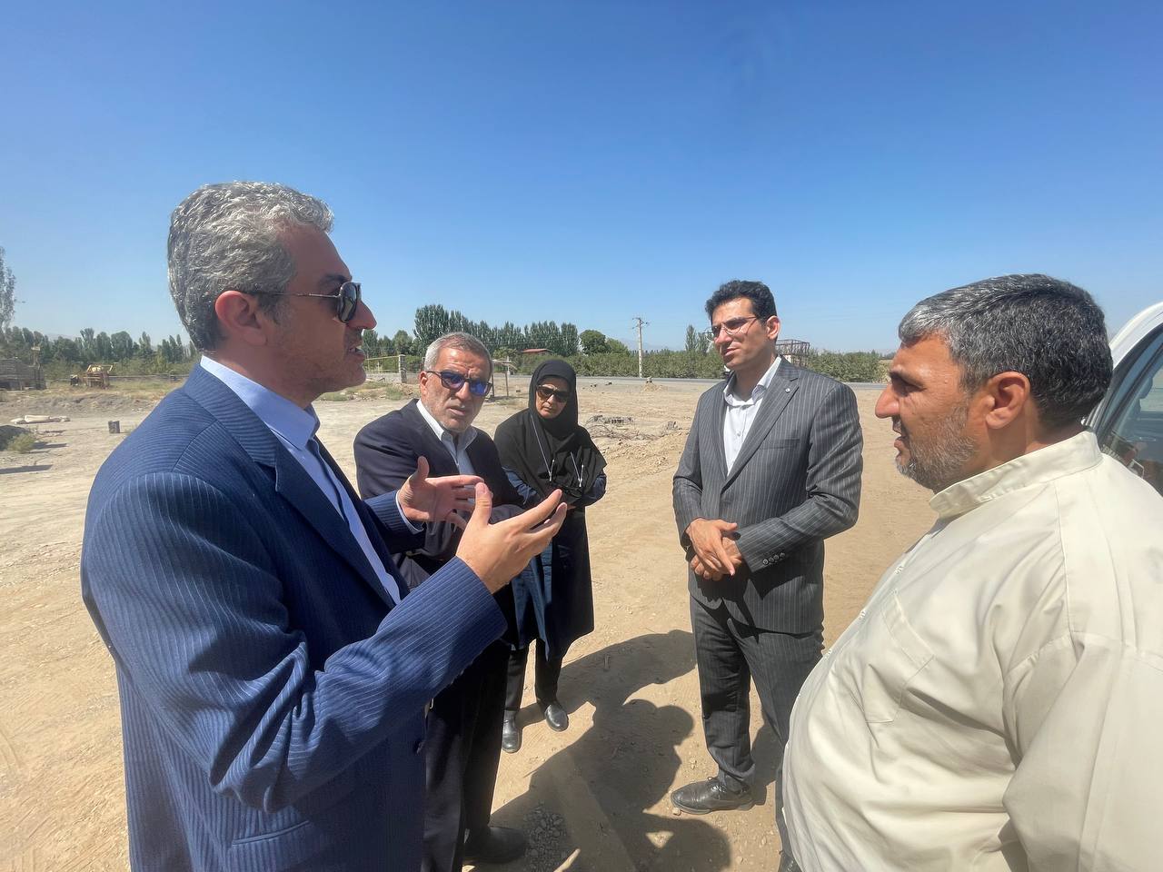 بازدید معاون فرماندار به همراه مدیرکل راهداری، حمل و نقل جاده ای آذربایجان غربی از عملیات اجرایی کمربندی سردار شهید سلیمانی