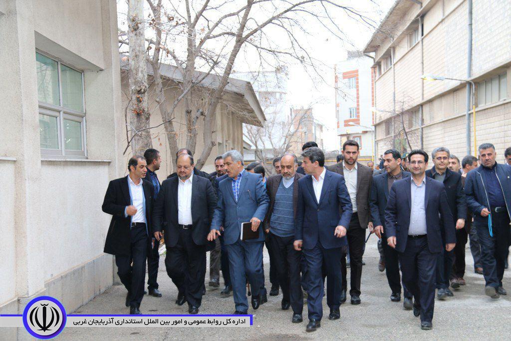 بازدید وزیر تعاون، کار و رفاه اجتماعی و استاندار آذربایجان غربی از کارخانه دخانیات