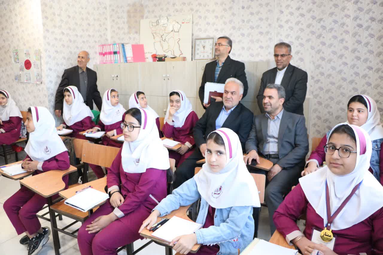 بازدید معاون وزیر آموزش و پرورش از آموزشگاه غیر دولتی شهید جعفری زاده