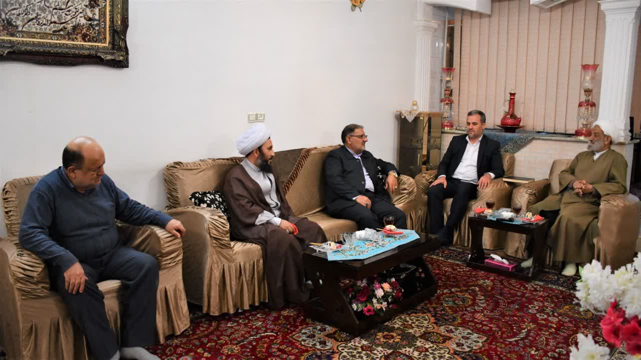 دیدارفرماندار خوی با خانواده معظم شهید خلیل قراجه ای