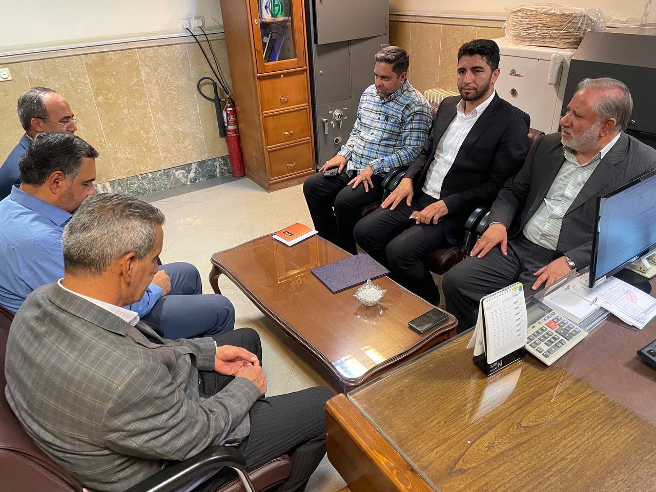 بازدید فرماندار از چند شعب بانک عامل در خوی