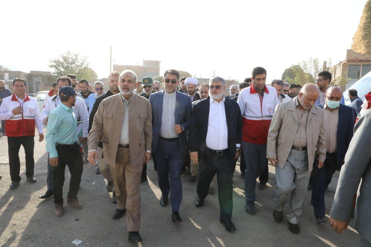 حضور وزیر کشور در مناطق زلزله زده شهرستان خوی