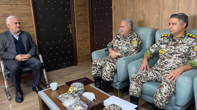 نشست فرماندار خوی با فرماندهان منطقه پدافند هوایی شمالغرب کشور برگزار شد