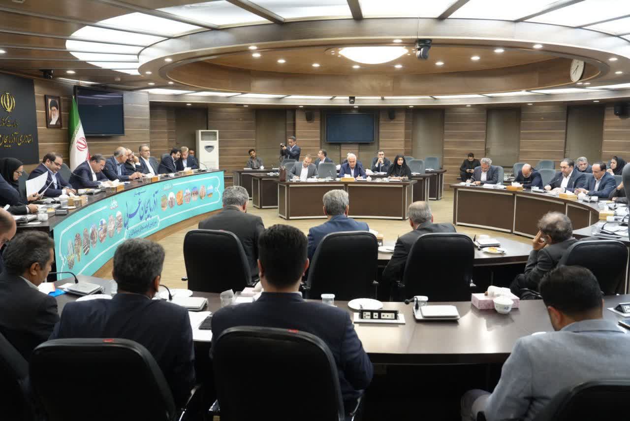 حضور "غلامحسین آزاد" فرماندار ویژه شهرستان خوی در جلسه تامین مالی طرحهای واحدهای تولیدی آذربایجانغربی به ریاست مقام عالی استان