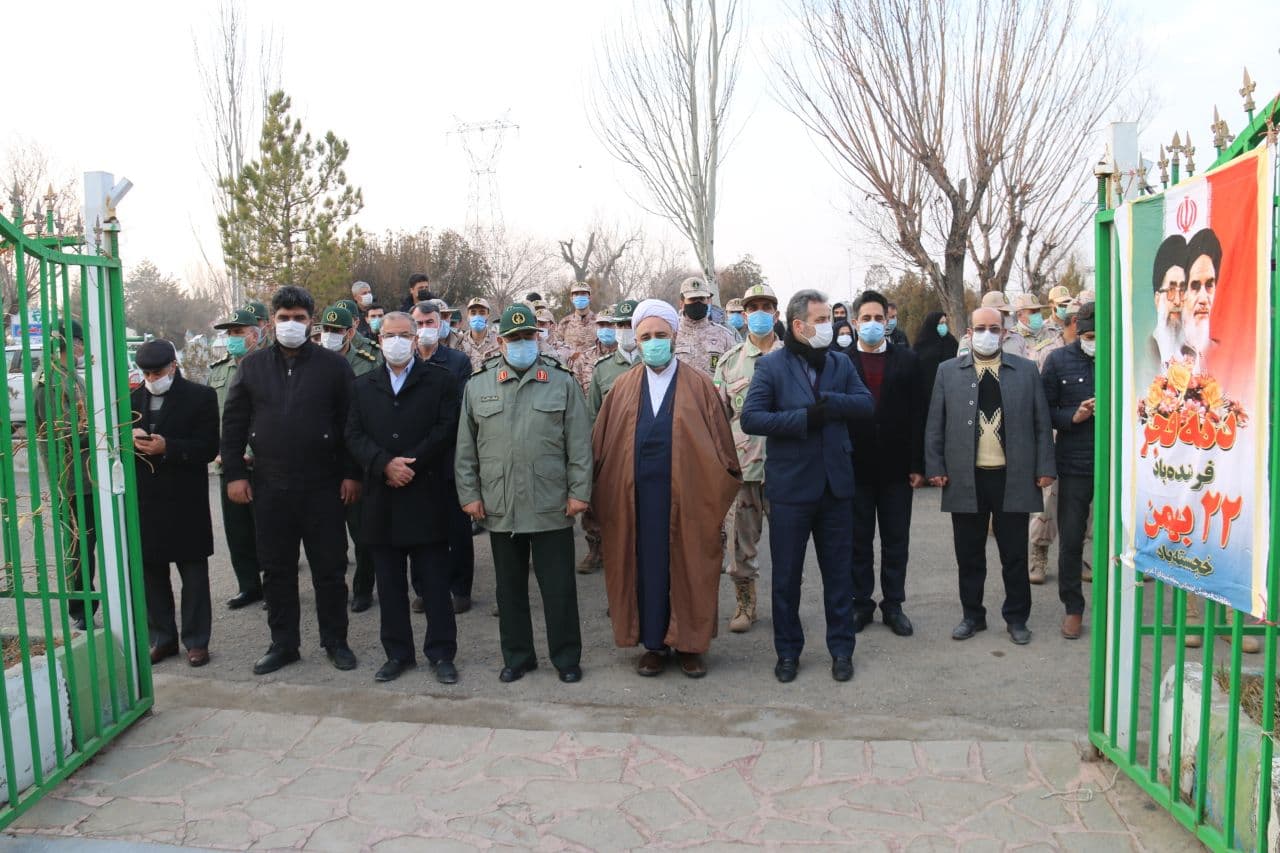 تجدید میثاق فرماندار و مسئولان شهرستان خوی با آرمانهای شهدای انقلاب اسلامی و هشت سال دفاع مقدس به مناسبت دهه فجر