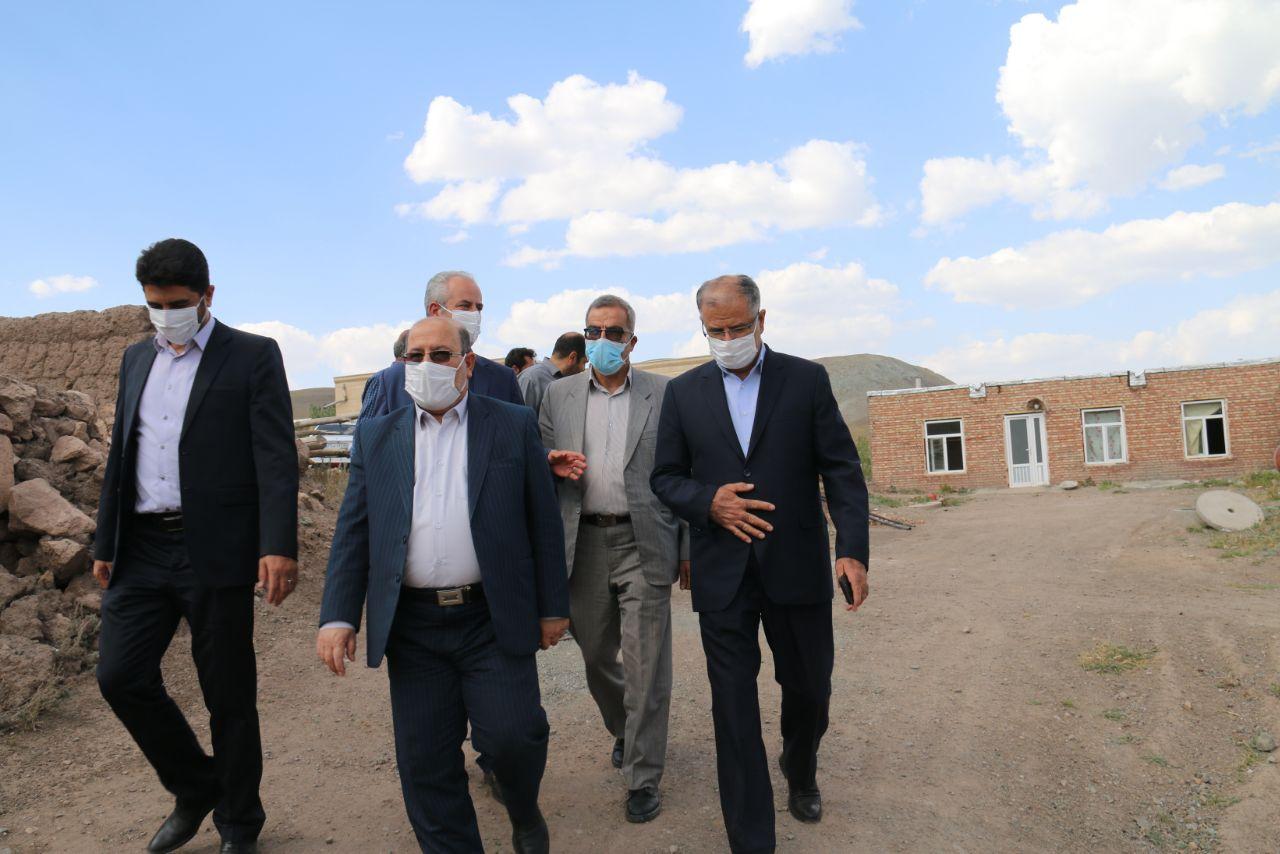 بازدید معاون سیاسی، امنیتی و اجتماعی استاندار آذربایجان غربی و فرماندار شهرستان خوی از روند بازسازی مناطق زلزله زده بخش قطور