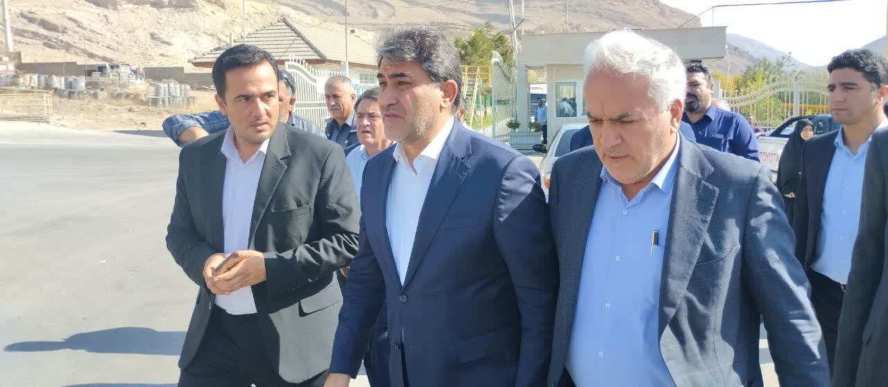 بازدید سرپرست فرمانداری و نماینده مردم خوی در مجلس از کارخانه سیمان خوی