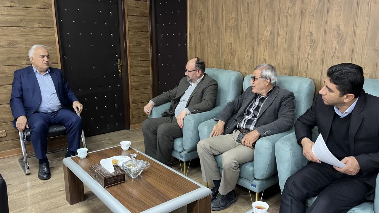 بررسی وضعیت آرد، خرید تضمینی گندم و ارتقای زیرساخت نانوایی‌ها در دیدار رئیس اداره غله با فرماندار ویژه خوی