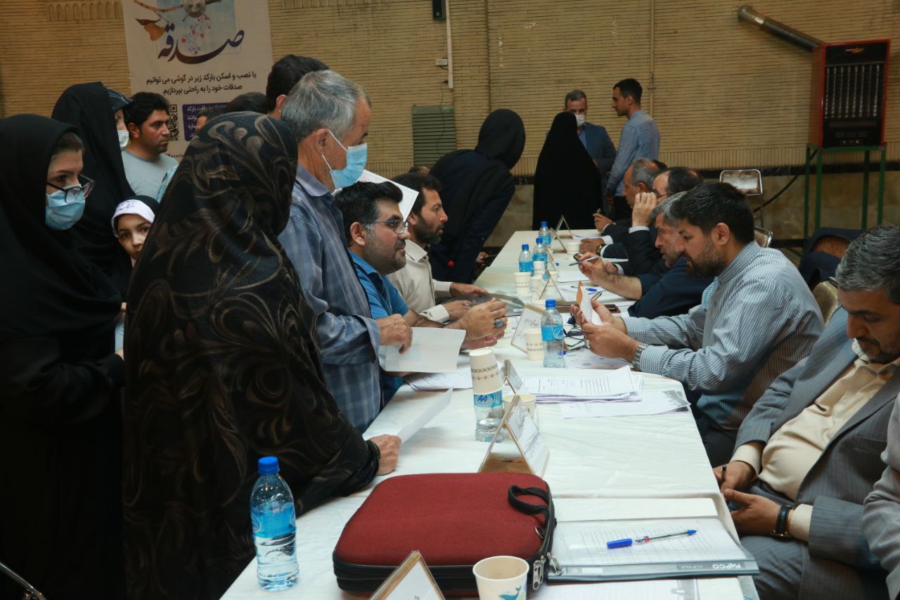 برپایی میزهای ارتباطات مردمی در جریانوسفر استاندار آذربایجان غربی به خوی