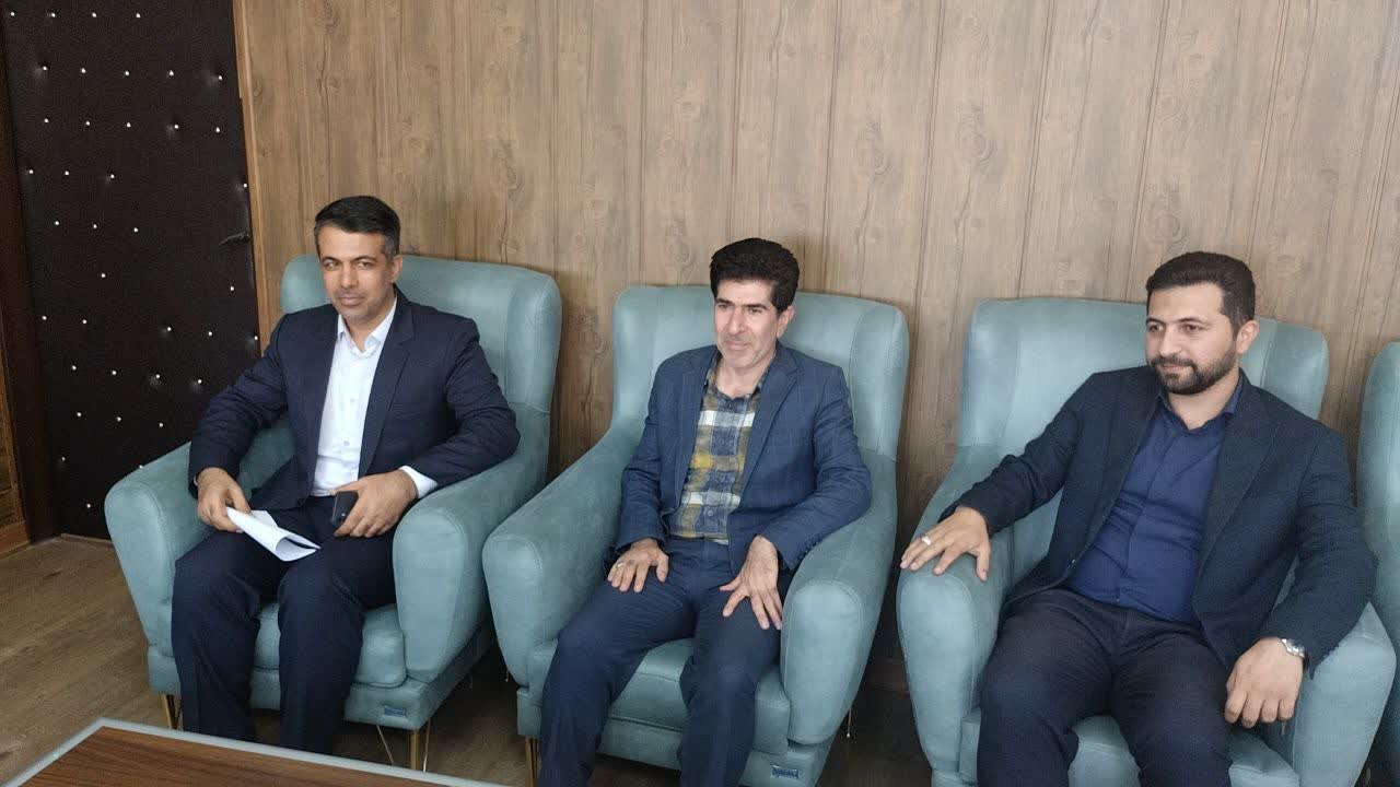 دیدار جمعی از بخشداران با فرماندار ویژه خوی