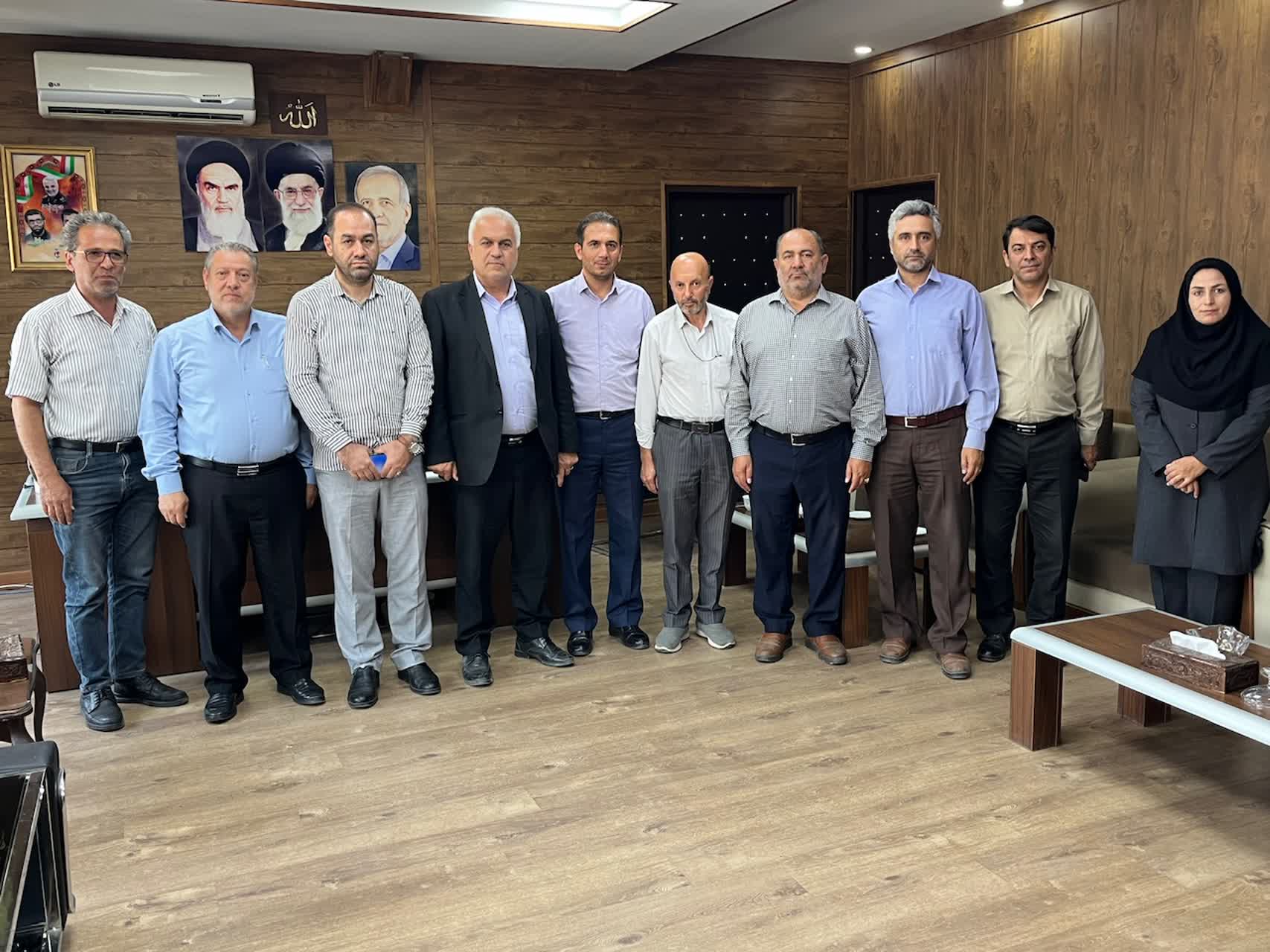 دیدار کارکنان مرکز فنی و حرفهای خوی با سرپرست فرماندار