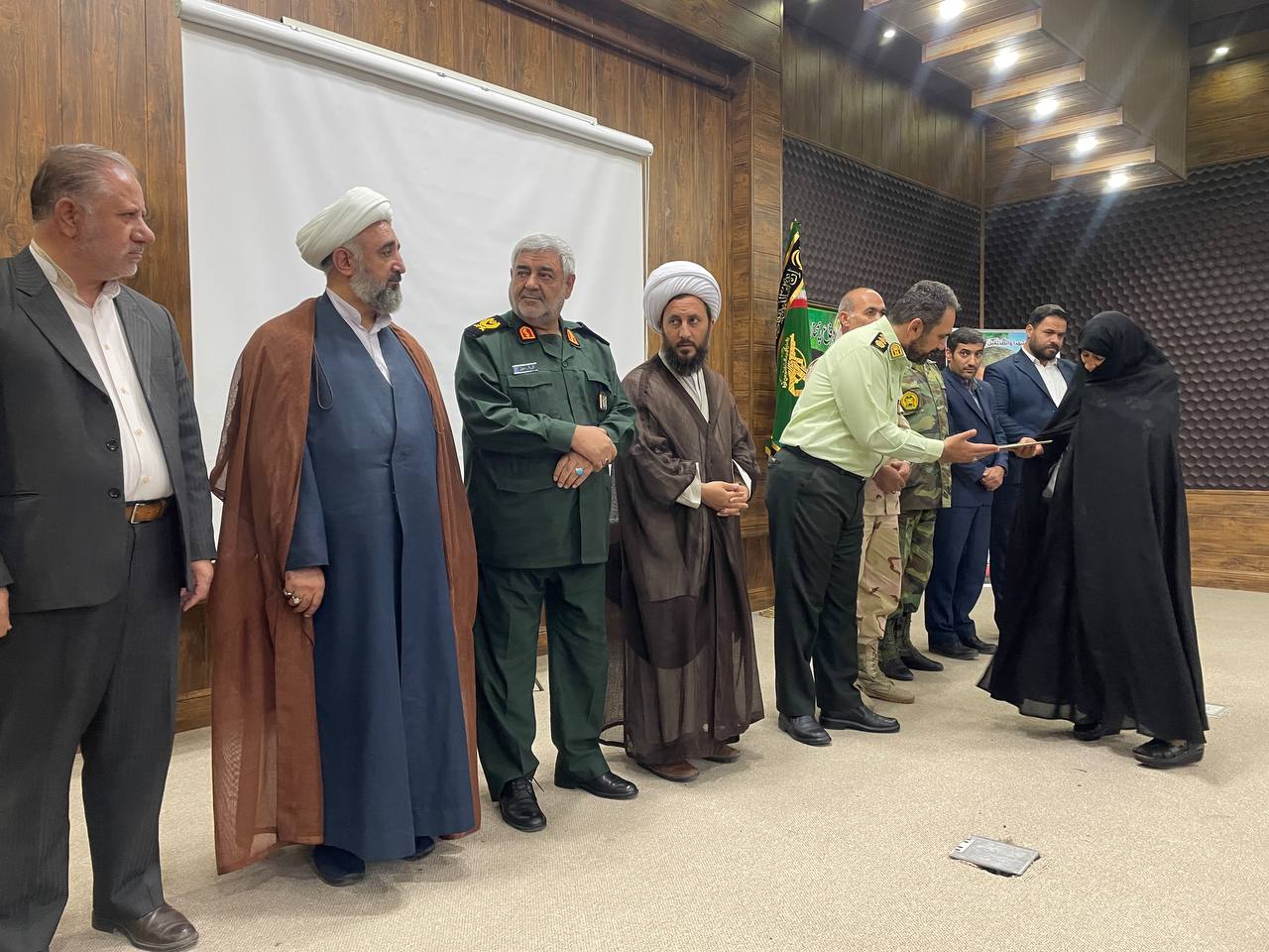 تجلیل از جمعی از پیشکسوتان و فعالان دفاع مقدس و مقاومت خوی