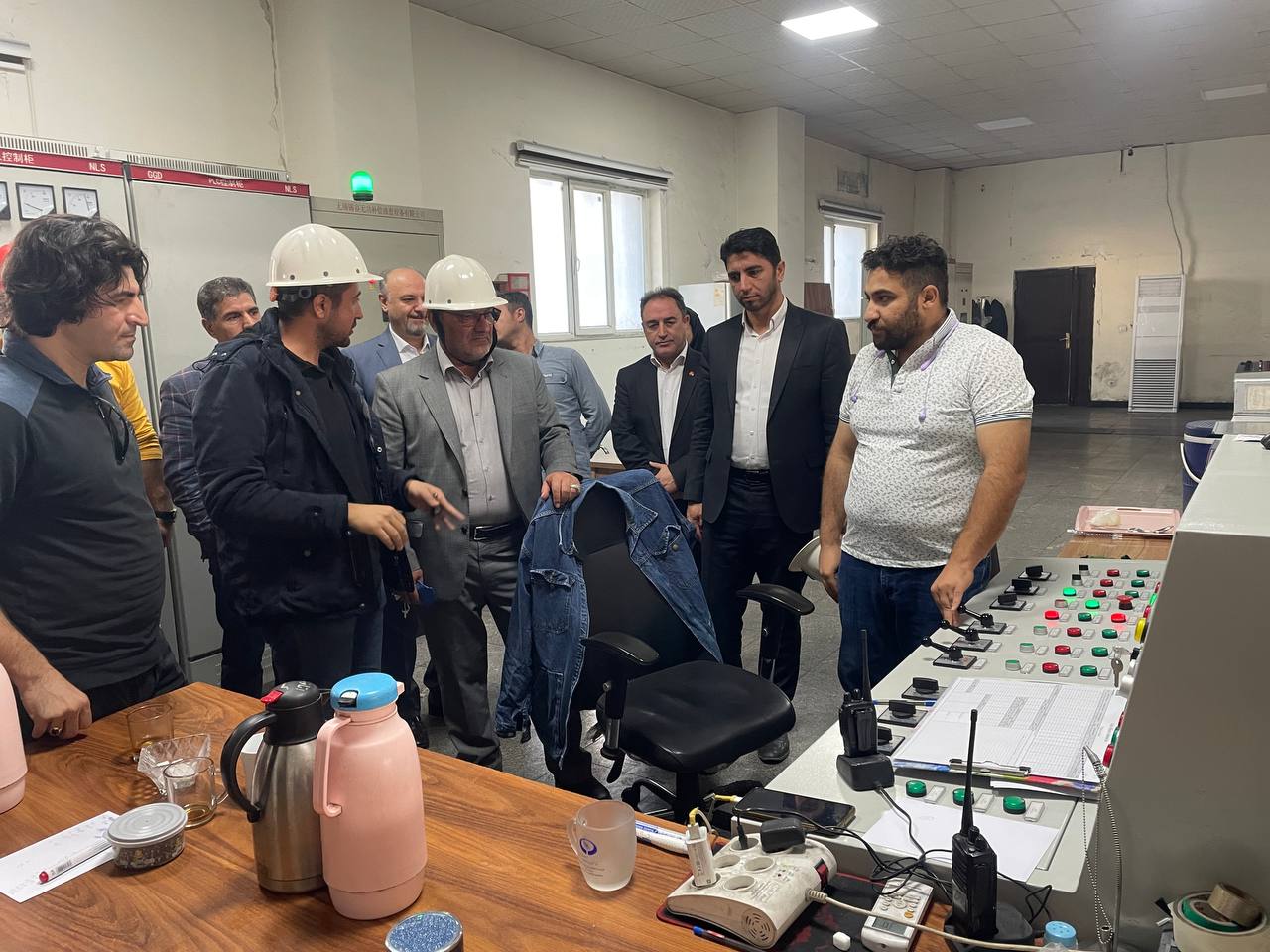 بازدید فرماندار ویژه خوی از کارخانه پردیس صنایع سیلیکون آراز