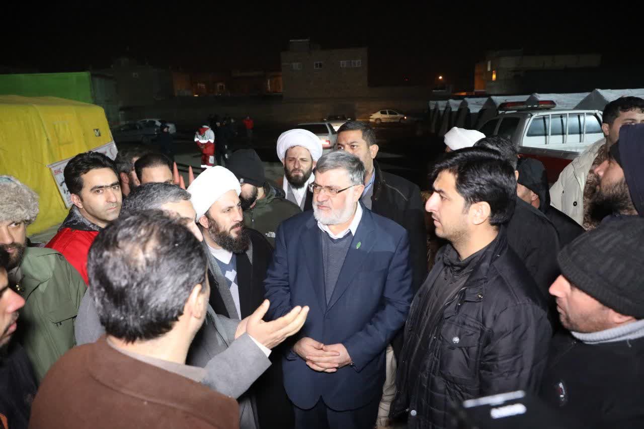 آلبوم تصویری/ بازدید شبانه استاندار آذربایجانغربی از اردوگاه و کمپ های اسکان اضطراری زلزله زدگان خوی