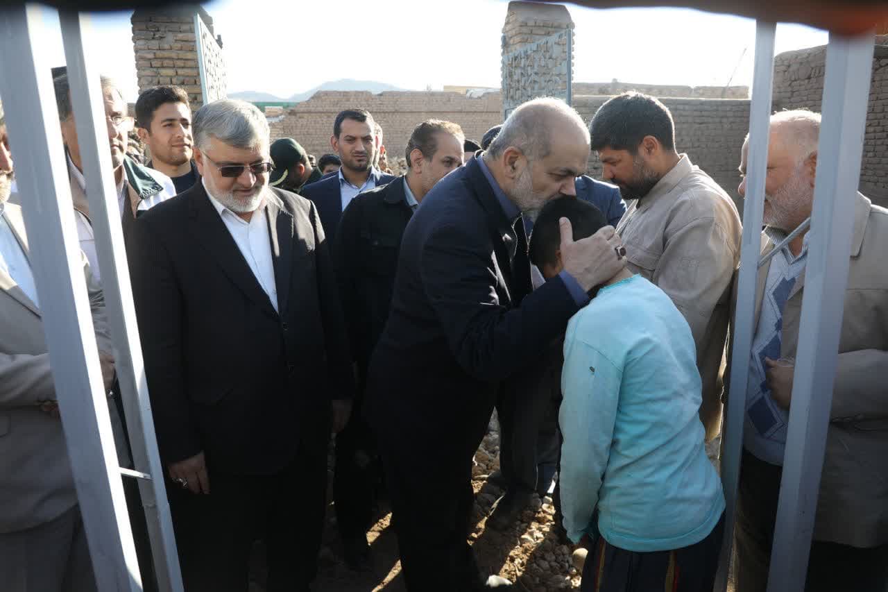 آلبوم تصویری / بازدید وزیر کشور و استاندار آذربایجان غربی از روند احداث و بازسازی مناطق زلزله زده خوی