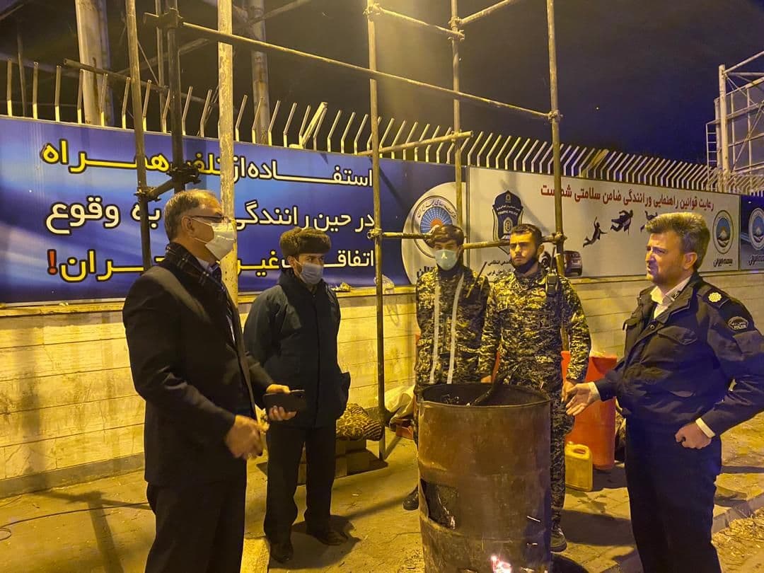 بازدید فرماندار شهرستان خوی از نحوه مدیریت هوشمند محدودیت ها در ورودی و خروجی های شهر در پلیس راه خوی- سلماس و سه راهی ایواوغلی و قدردانی از زحمات نیروهای انتظامی، پلیس راه و بسیج