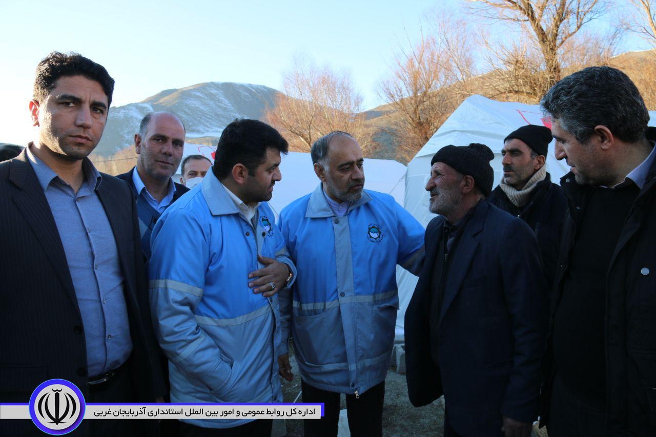 بازدید فرماندار شهرستان خوی و معاون هماهنگی امور عمرانی استاندار آذربایجان غربی از منازل مسکونی خسارت دیده بخش قطور