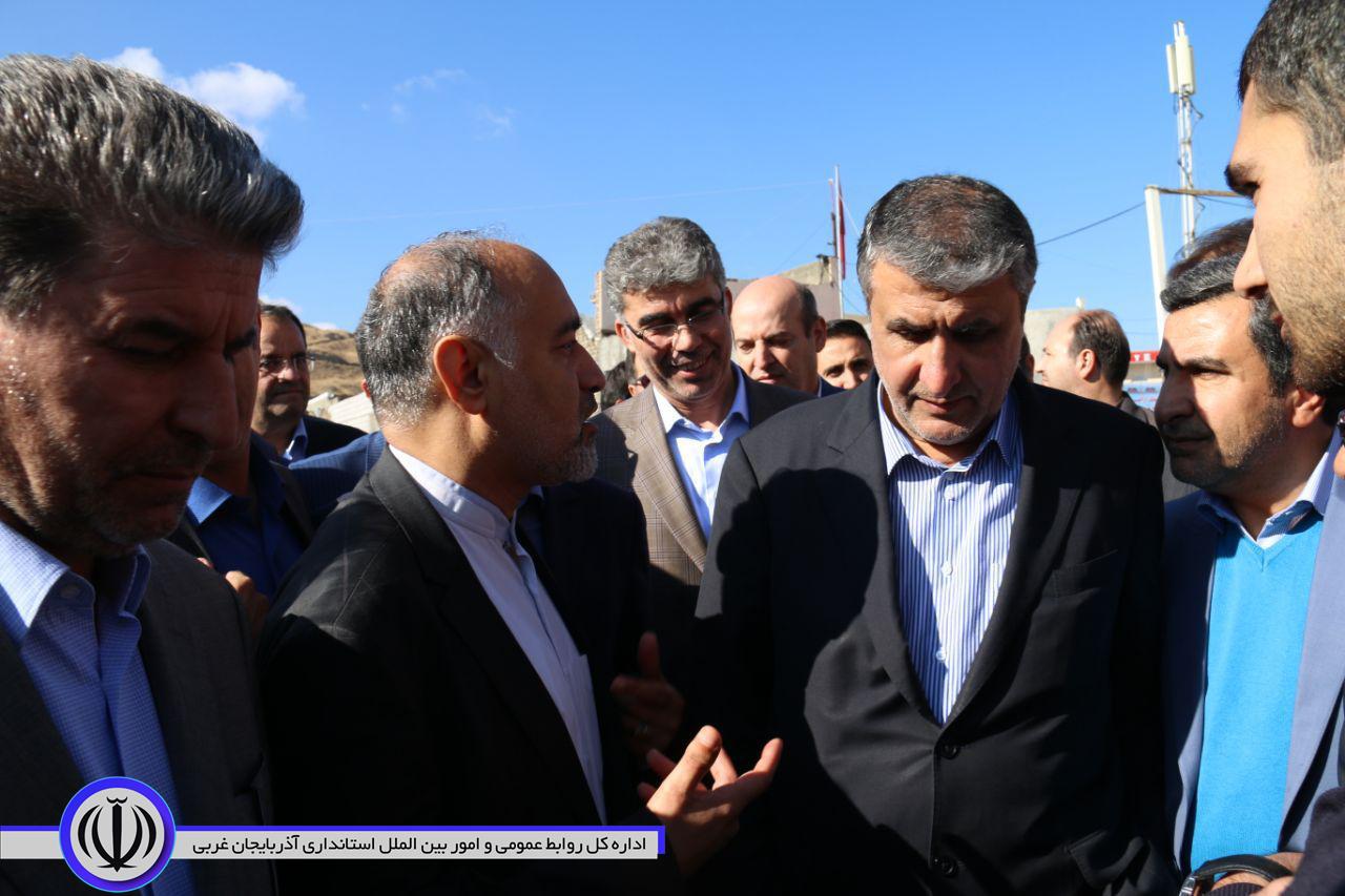 بازدید وزیر راه و شهرسازی، رئیس سازمان راهداری و حمل و نقل جاده ای کشور و استاندار آذربایجان غربی از مرز رازی