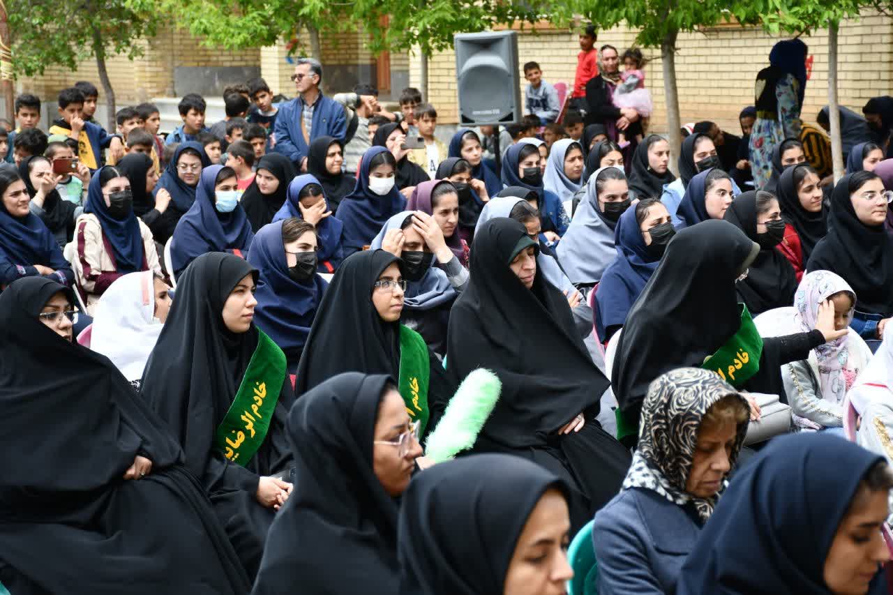 برگزاری جشن دهه کرامت با حضور خدام بارگاه رضوی در شهر قطور