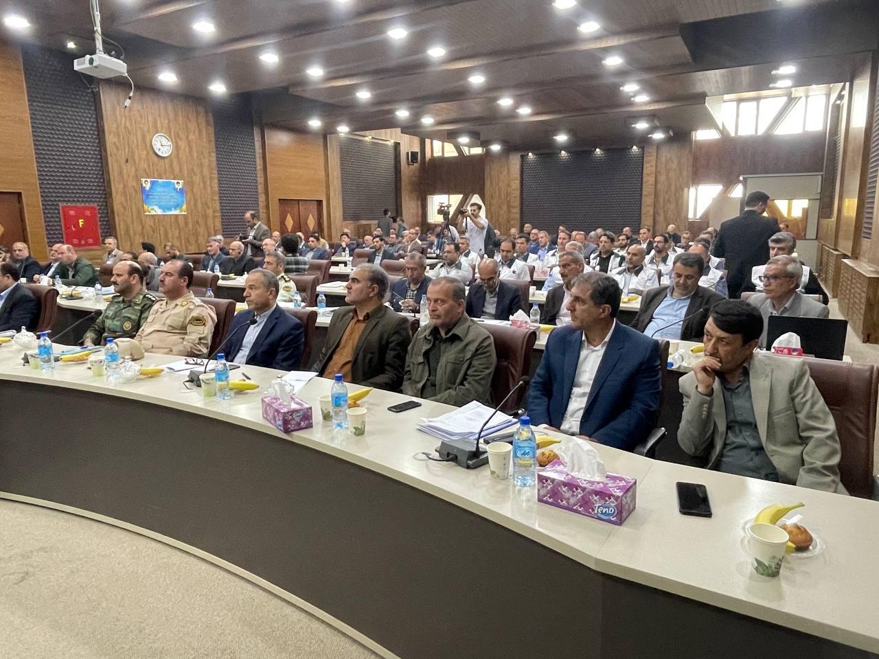 برگزاری بررسی روند بازسازی مناطق زلزلهزده شهرستان خوی و محرومیت زدایی