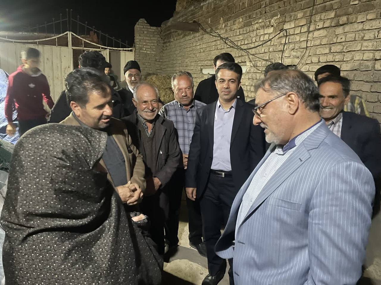 بازدید شبانه فرماندار ویژه خوی از روستای گنبد