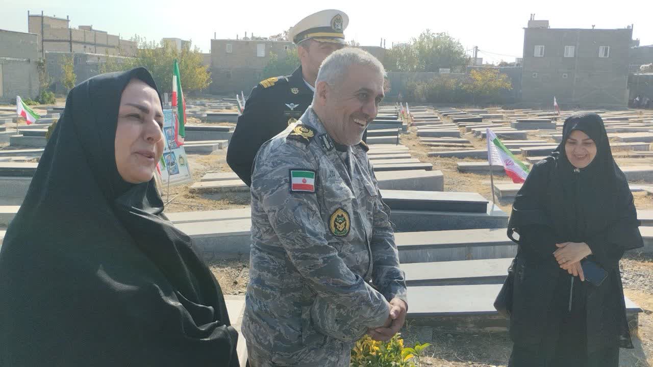 غبارروبی و عطرافشانی مزار شهید امیردریادار دوم تکاور ناصر فراهانی با حضور مسئولان ارشد ارتش و فرماندار ویژه خوی