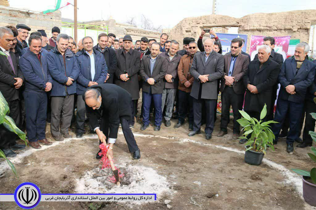 در چهارمین روز از دهه مبارک فجر: افتتاح و کلنگ زنی چندین طرح عمرانی در بخش فیرورق شهرستان خوی