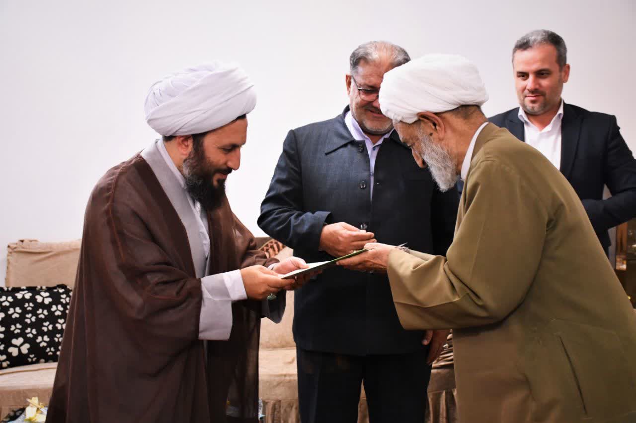 دیدارفرماندار خوی با خانواده معظم شهید خلیل قراجه ای