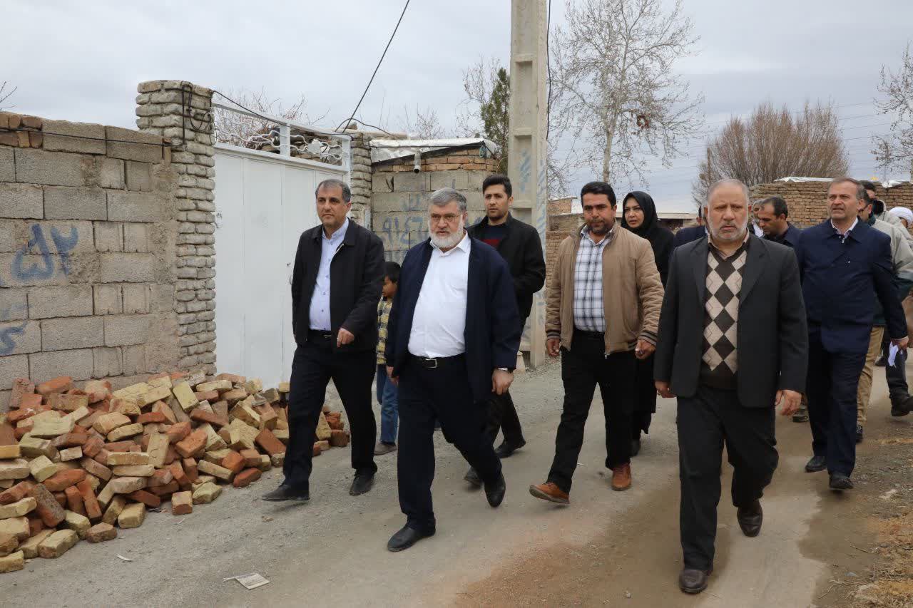 بازدید میدانی استاندار آذربایجانغربی از روند بازسازی مناطق زلزلهزده شهر فیرورق