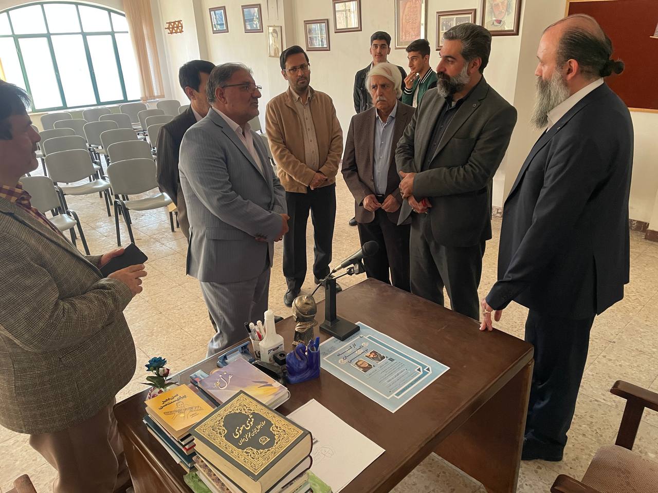 دیدار فرماندار با جمعی از هنرمندان خویی