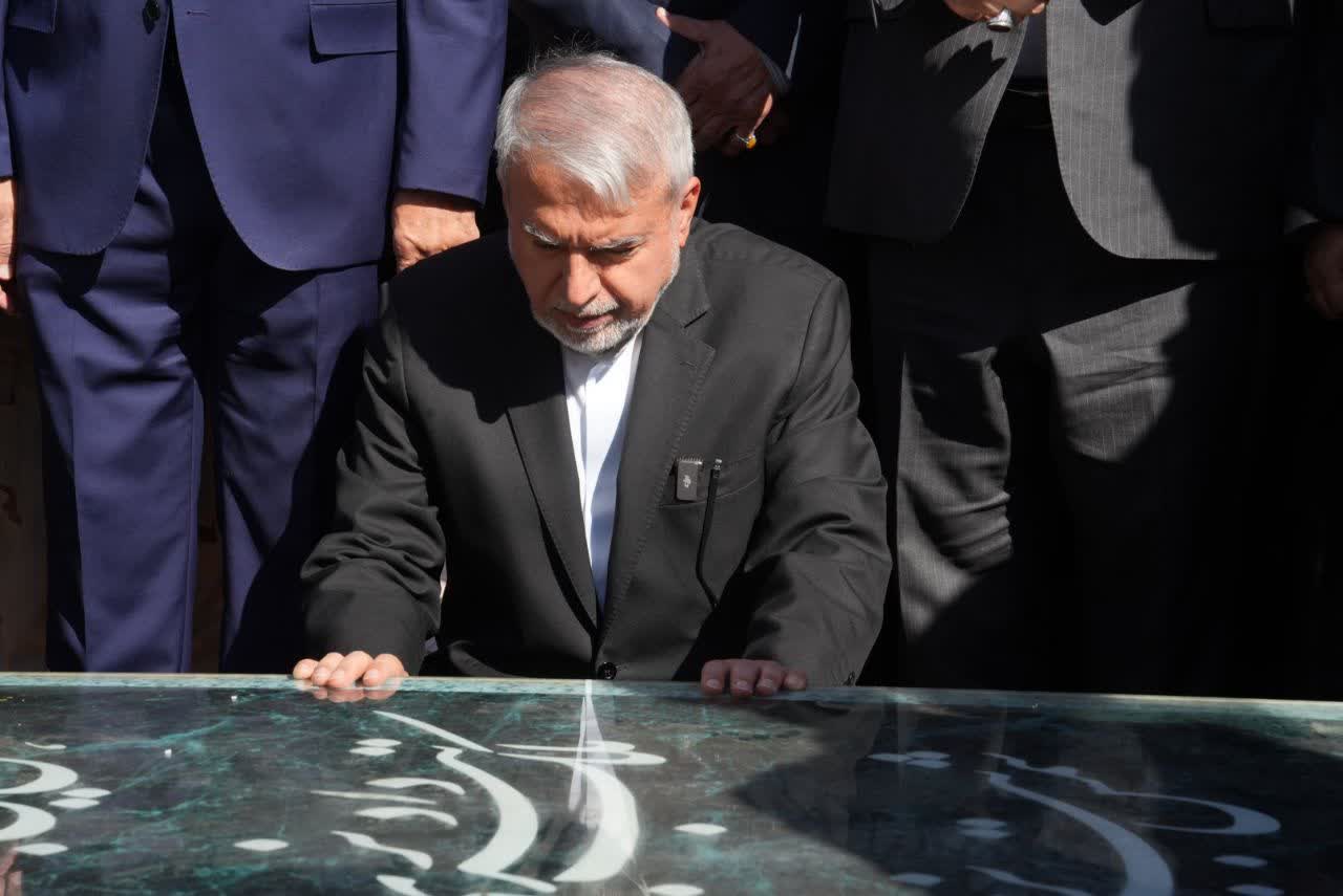 بازدید وزیر میراث فرهنگی و استاندار آذربایجان‌غربی از آرامگاه شمس تبریزی