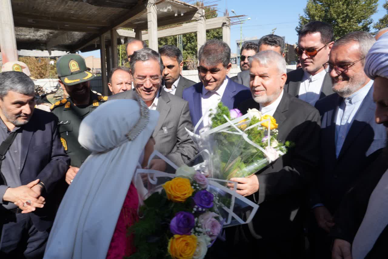 بازدید وزیر میراث فرهنگی و استاندار آذربایجان‌غربی از آرامگاه شمس تبریزی