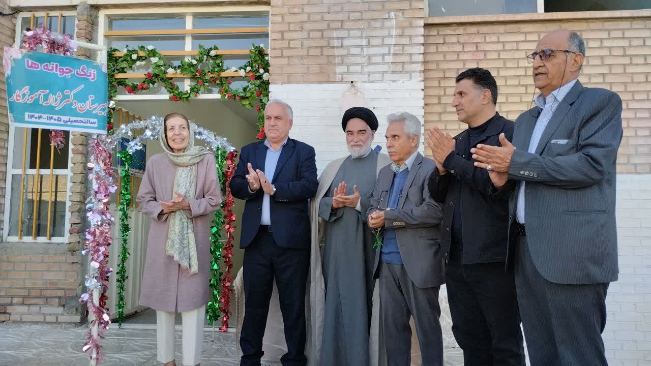 جشن «جوانهها» در دبیرستان ژاله آموزگار خوی برگزار شد