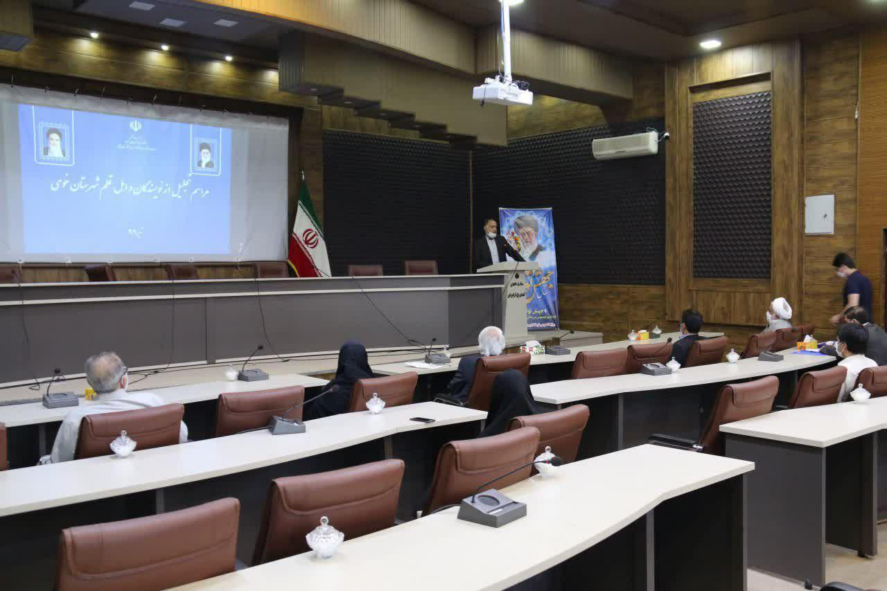 تجلیل فرماندار شهرستان خوی از نویسندگان و اهل قلم