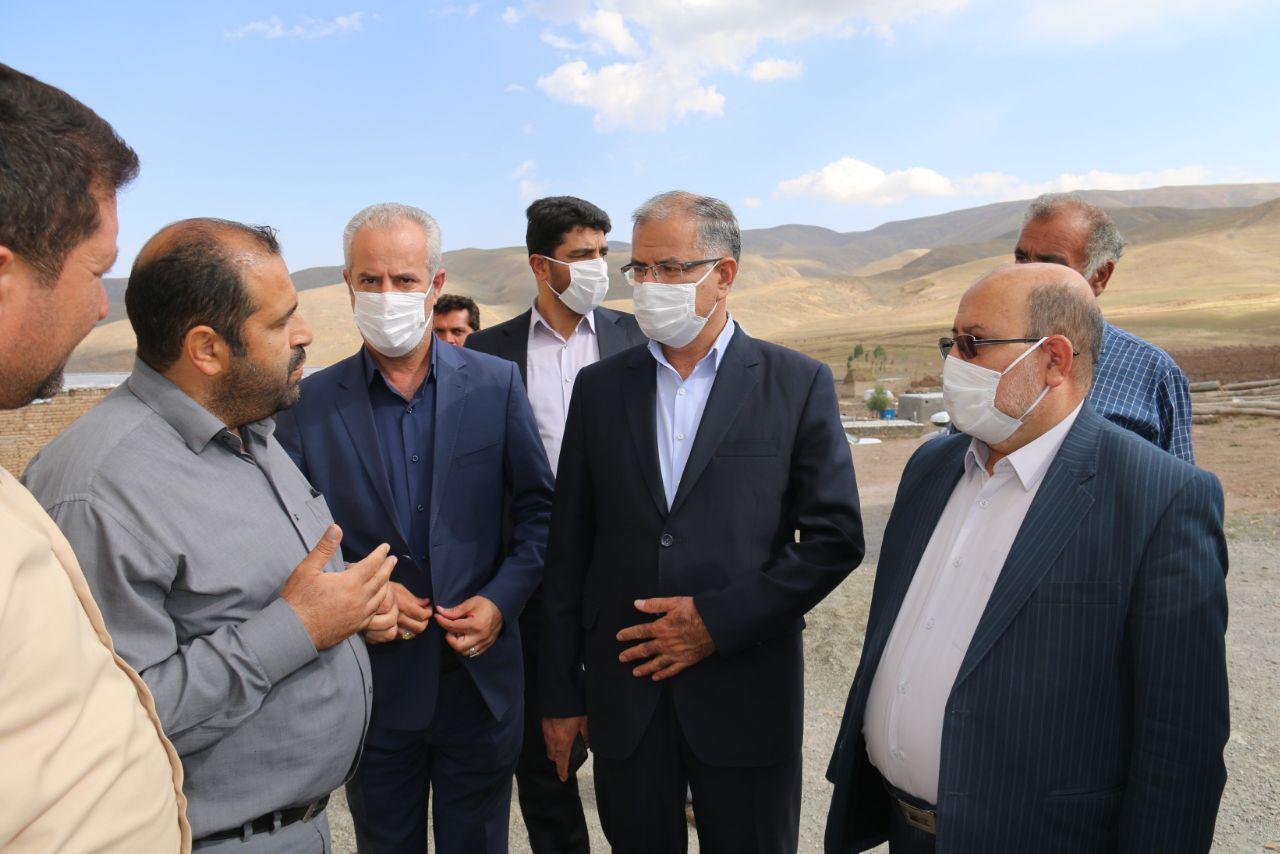 بازدید معاون سیاسی، امنیتی و اجتماعی استاندار آذربایجان غربی و فرماندار شهرستان خوی از روند بازسازی مناطق زلزله زده بخش قطور