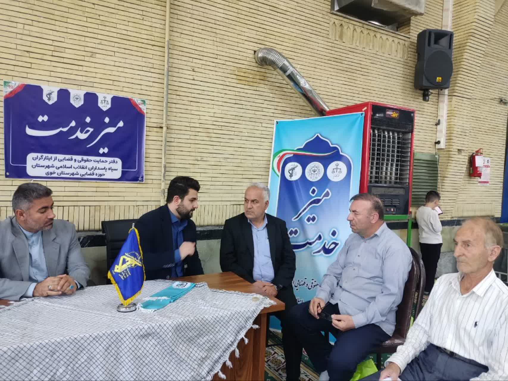 برپایی میز خدمت به مناسبت هفته شهدای خدمت